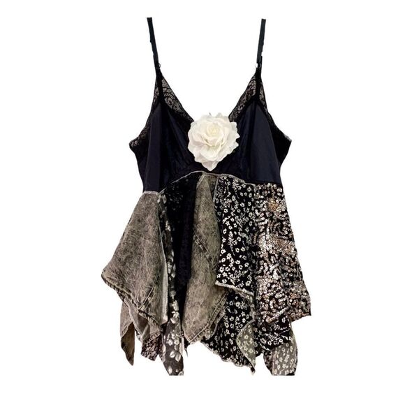 Black Silk White Lace Multi Layer Asymmetrical Floral Lace Cami Tank Top - Picture 1 of 8